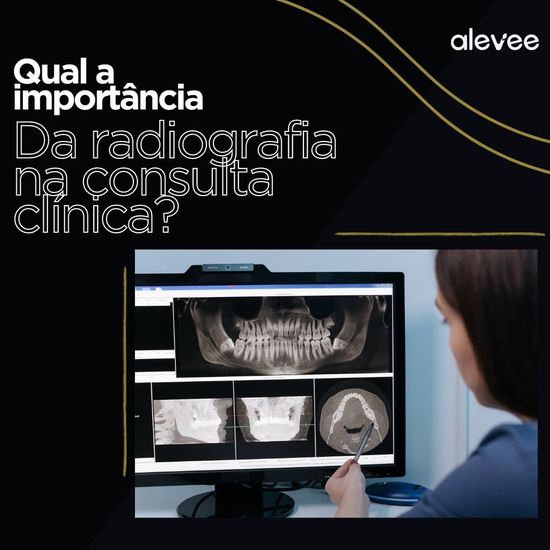 Profissional analisando radiografia em um computador.